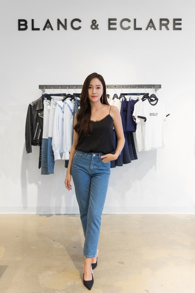 Hot nhất Dispatch sáng nay: Jessica Jung “cá kiếm” doanh thu trăm tỷ, thành nữ đại gia gây ngỡ ngàng nhất Kbiz sau khi rời SNSD - Ảnh 2.