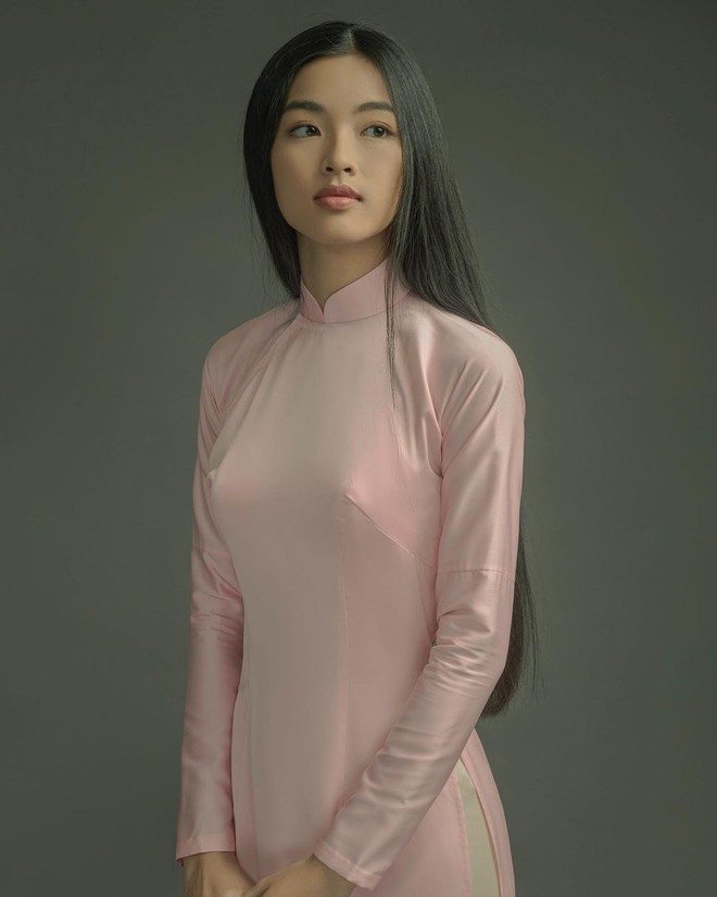 Bà nội sở hữu nhan sắc thuộc hàng visual hồi đó, dân tình tò mò cháu gái có ké được miếng đẹp nào không? - Ảnh 2. Bà nội sở hữu nhan sắc thuộc hàng visual hồi đó, dân tình tò mò cháu gái có ké được miếng đẹp nào không? - Ảnh 2.