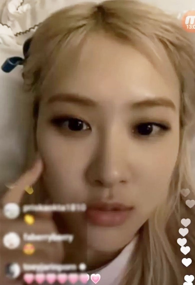 Rosé (BLACKPINK) cũng có lúc quên mình cực giàu: Đang livestream bỗng trở nên hốt hoảng, chuyện gì đây? - Ảnh 2.