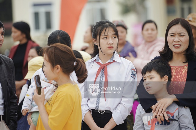 Hoa hậu Việt Nam Đỗ Thị Hà về làng: Người đẹp đeo vương miện, rạng rỡ phát biểu trước toàn thể người dân, huyện Hậu Lộc thưởng 5 triệu đồng - Ảnh 28.