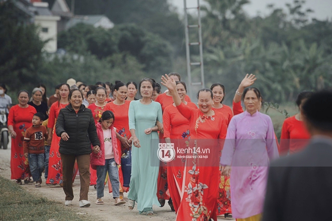 Hoa hậu Việt Nam Đỗ Thị Hà về làng: Người đẹp đeo vương miện, rạng rỡ phát biểu trước toàn thể người dân, huyện Hậu Lộc thưởng 5 triệu đồng - Ảnh 35.