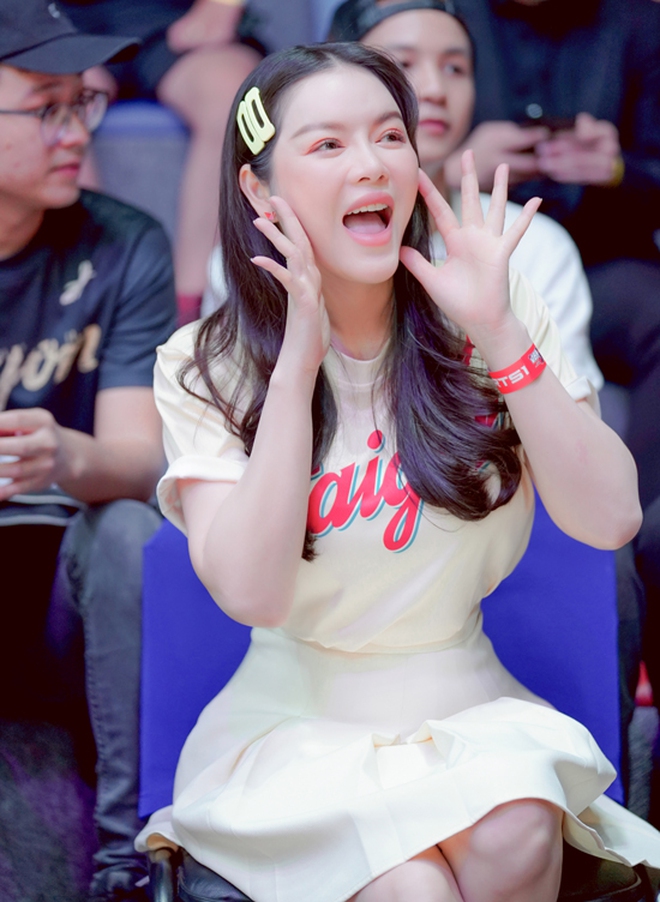 Mix & Phối - Lý Nhã Kỳ gây sốt với style như 'em chưa 18', nhưng sao nhìn đi nhìn lại cứ thấy 'sai sai' thế nào - chanvaydep.net 4 Mix & Phối - Lý Nhã Kỳ gây sốt với style như 'em chưa 18', nhưng sao nhìn đi nhìn lại cứ thấy 'sai sai' thế nào - chanvaydep.net 4