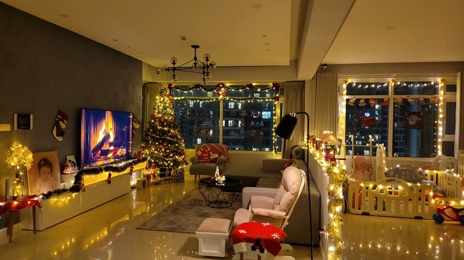 Trang trí Giáng sinh cho căn hộ 210m2 mà chỉ tốn vài triệu đồng, áp dụng bí quyết này của cặp vợ chồng trẻ ngay và luôn - Ảnh 1.