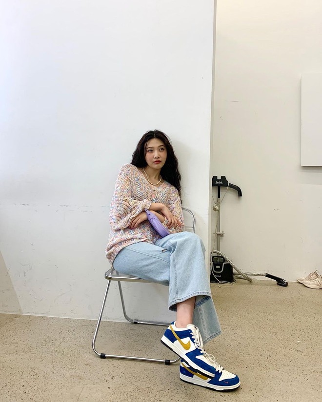 DRESS UP - Chiếc áo len dù đơn giản đến mấy cũng hóa mới mẻ và trendy khi “vào tay” các sao nữ xứ Hàn - timdamdep.com 3