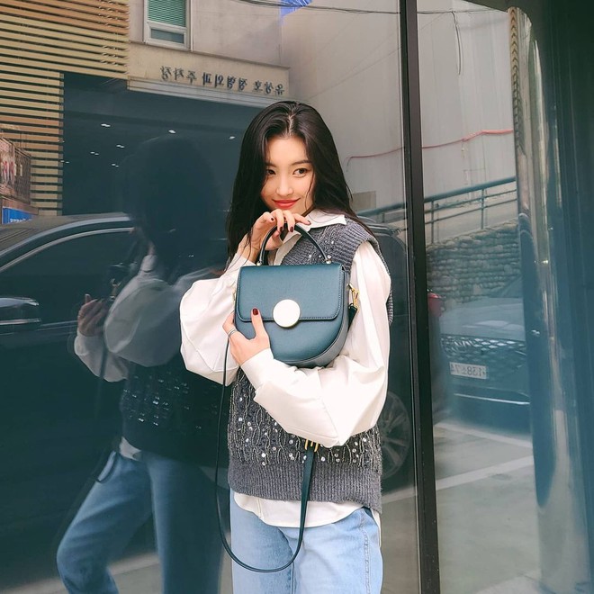 DRESS UP - Chiếc áo len dù đơn giản đến mấy cũng hóa mới mẻ và trendy khi “vào tay” các sao nữ xứ Hàn - timdamdep.com 7 12080123416244871377200718528047972708723036n 1607854323901738403265