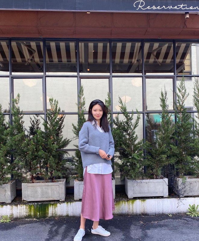 DRESS UP - Chiếc áo len dù đơn giản đến mấy cũng hóa mới mẻ và trendy khi “vào tay” các sao nữ xứ Hàn - timdamdep.com 8 907565762554837027955228191158943482976002n 160785432346566559432