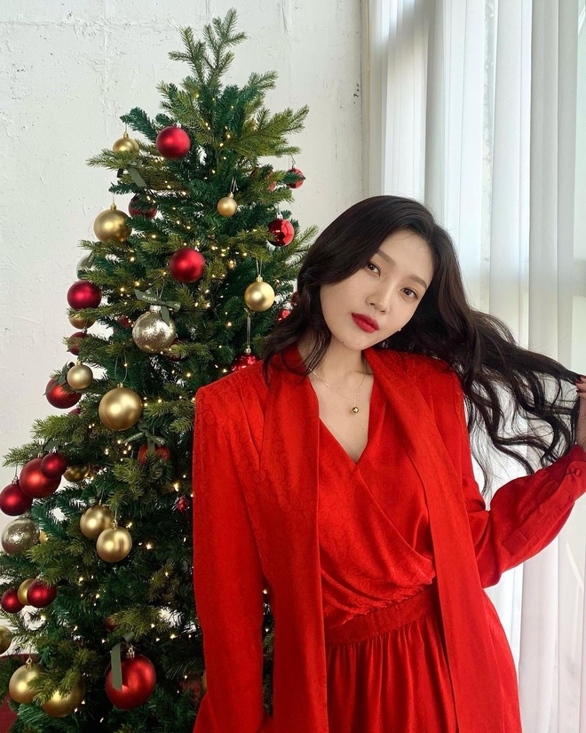 Joy (Red Velvet) khoe vài bức ảnh mà được tôn luôn thành nữ thần Giáng sinh, visual sắp soán ngôi cả Irene mất rồi! - Ảnh 3.