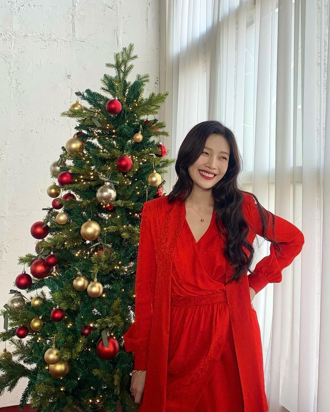 Joy (Red Velvet) khoe vài bức ảnh mà được tôn luôn thành nữ thần Giáng sinh, visual sắp soán ngôi cả Irene mất rồi! - Ảnh 4.