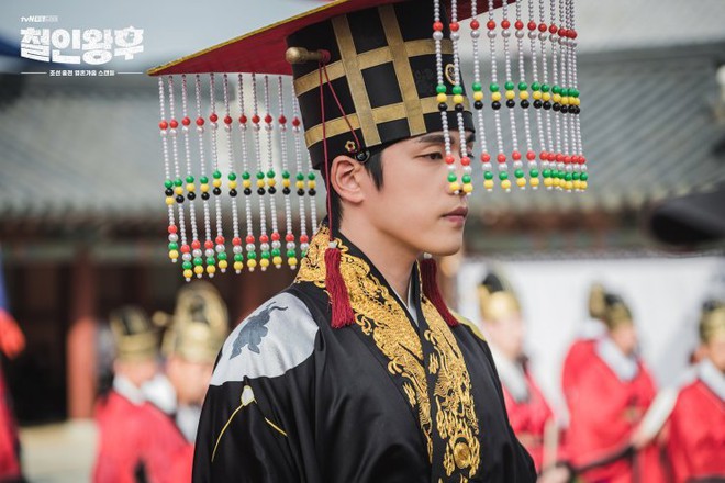 Mới lên sóng tập 1, Mr. Queen đã lọt top 3 phim có rating mở màn cao nhất lịch sử tvN - Ảnh 3.