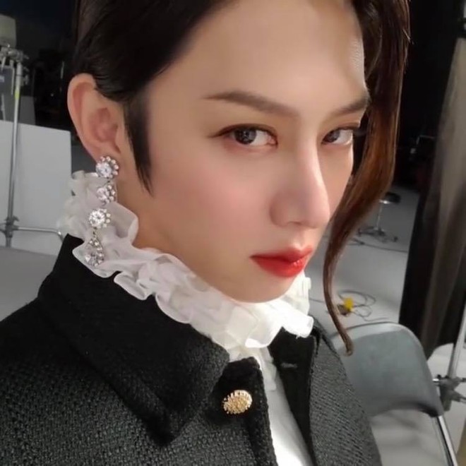 Có lẽ bạn gái Momo (TWICE) cũng phải chào thua nhan sắc của Heechul khi giả gái: Chặt đẹp Seo Ye Ji, cosplay công chúa còn xinh hơn bản gốc - Ảnh 3.