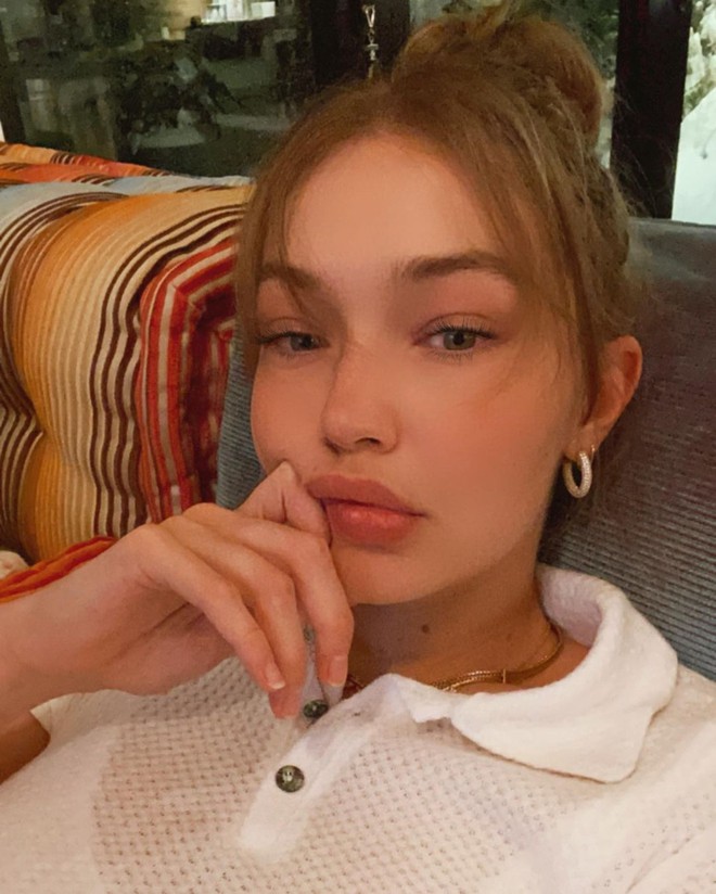 Mẹ bỉm 9x đẹp nhất Hollywood gọi tên Gigi Hadid: Đăng ảnh selfie thôi mà 3 triệu người chết mê, ai ngờ vừa lâm bồn 4 tháng - Ảnh 2.