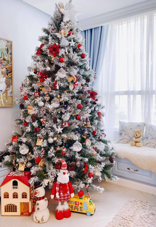 Hot mom trang trí nhà Giáng sinh: Cây thông và bàn tiệc hoành tráng khiến ai nấy đều ghen tị vì vừa đảm vừa khéo - Ảnh 2.