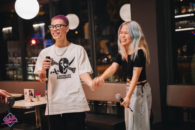 Nh&igrave;n Tlinh - MCK &ocirc;m h&ocirc;n t&igrave;nh tứ, Ch&acirc;u B&ugrave;i c&oacute; biểu cảm đ&aacute;ng ch&uacute; &yacute;! - Ảnh 9.