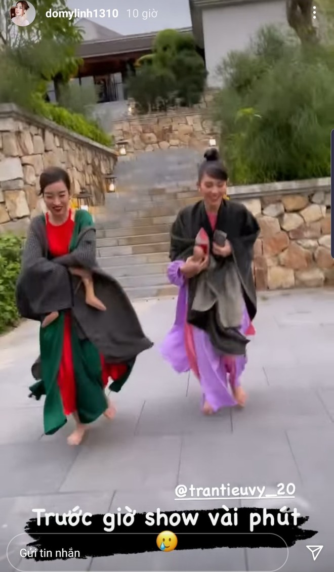 Loạt mỹ nhân Châu Á diện váy áo sexy giữa cái lạnh thấu xương: Người co ro đến ngất xỉu, người trang bị phụ kiện cũng không ăn thua - Ảnh 1.