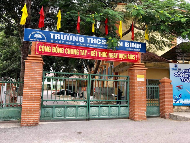 X&aacute;c minh nam phụ huynh x&ocirc;ng v&agrave;o trường đấm đ&aacute; li&ecirc;n tiếp v&agrave;o người học sinh lớp 6 - Ảnh 2.