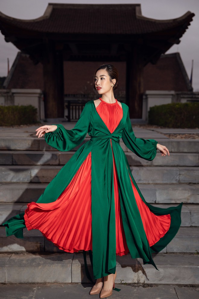 Loạt mỹ nhân Châu Á diện váy áo sexy giữa cái lạnh thấu xương: Người co ro đến ngất xỉu, người trang bị phụ kiện cũng không ăn thua - Ảnh 1.