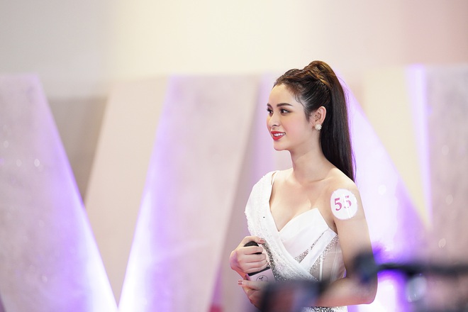 Lương Mỹ Kỳ & Tường Vi lần đầu chung khung h&igrave;nh: Ảnh chất lượng thấp m&agrave; nhan sắc chất lượng cao - Ảnh 1.