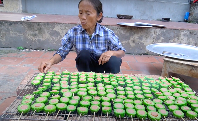 Sáng tạo món mới từ mướp đắng, Bà Tân Vlog khiến dân tình méo mặt vì cách làm quá sai - Ảnh 1.