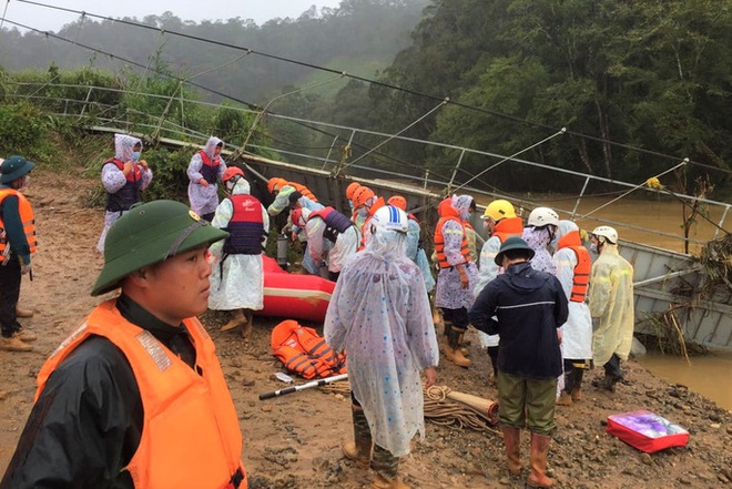 4 du khách bị lũ cuốn ở Lâm Đồng: Tìm thấy thi thể nạn nhân thứ 2 - Ảnh 1.