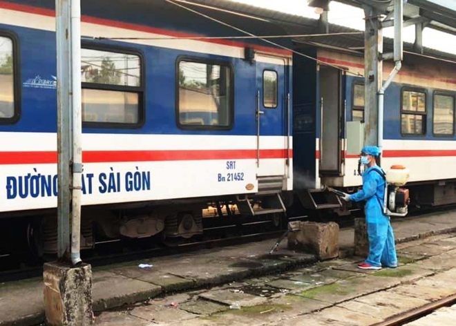 Đi tàu, xe, máy bay dịp Tết: Phải có khẩu trang mới được vào sân bay, nhà ga - Ảnh 4.