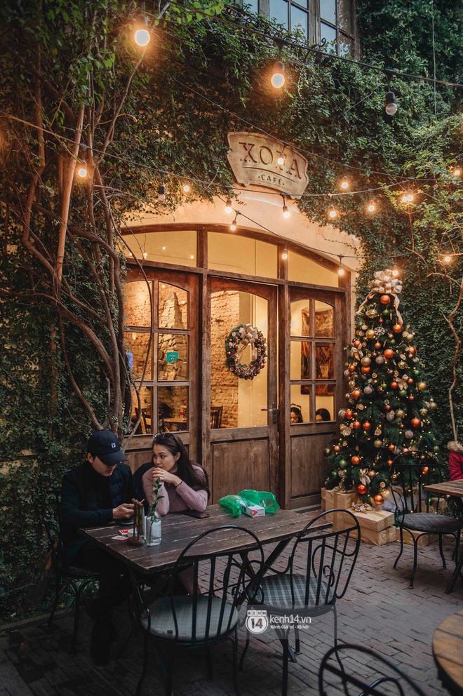 Toàn cảnh Noel Hà Nội: Đâu đâu cũng lung linh ánh đèn, nơi nào cũng trở thành góc chụp ảnh &quot;sống ảo&quot; lộng lẫy - Ảnh 6.