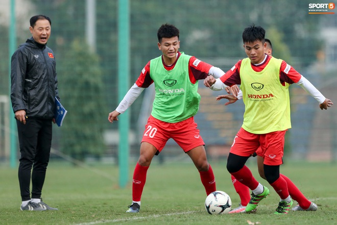 HLV V.League mong đội U22 cay cú nghề nghiệp để không thua đậm tuyển Việt Nam - Ảnh 1.