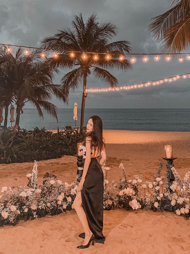 Vừa khoe ảnh lồng lộn, Hương Giang đã bị “bóc” khoảnh khắc lôi thôi ở bàn tiệc với biểu cảm “Ôi bị bắt quả tang rồi!” - Ảnh 5. Vừa khoe ảnh lồng lộn, Hương Giang đã bị “bóc” khoảnh khắc lôi thôi ở bàn tiệc với biểu cảm “Ôi bị bắt quả tang rồi!” - Ảnh 5.