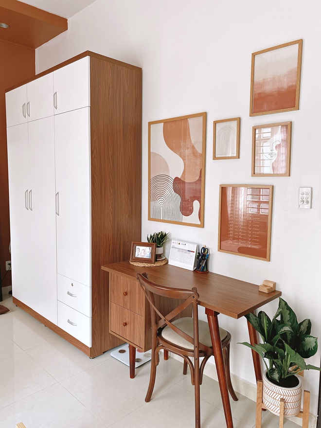 Trai S&agrave;i G&ograve;n thiết kế căn hộ 25m2 với t&ocirc;ng cam đất trendy, d&ugrave; nhỏ nhưng vẫn cực nhiều g&oacute;c chill thần th&aacute;nh - Ảnh 4.