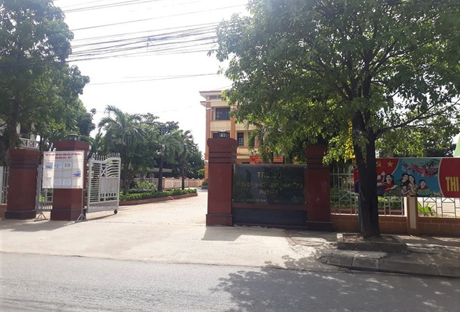 C&aacute;ch chức ph&oacute; chủ tịch phường rủ vợ l&agrave; bệnh nh&acirc;n Covid-19 dự sinh nhật trong khu c&aacute;ch ly - Ảnh 1.