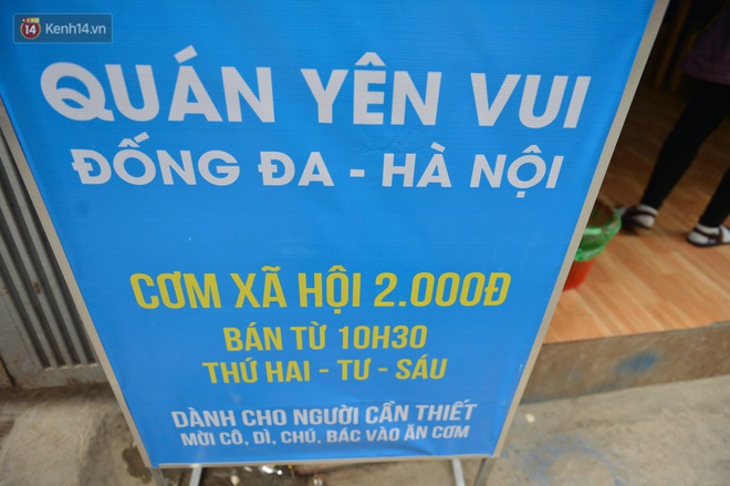 Quán cơm đặc biệt 2 nghìn đồng ở Hà Nội: “Mời cô, dì, chú, bác vào ăn cơm - Ảnh 2.