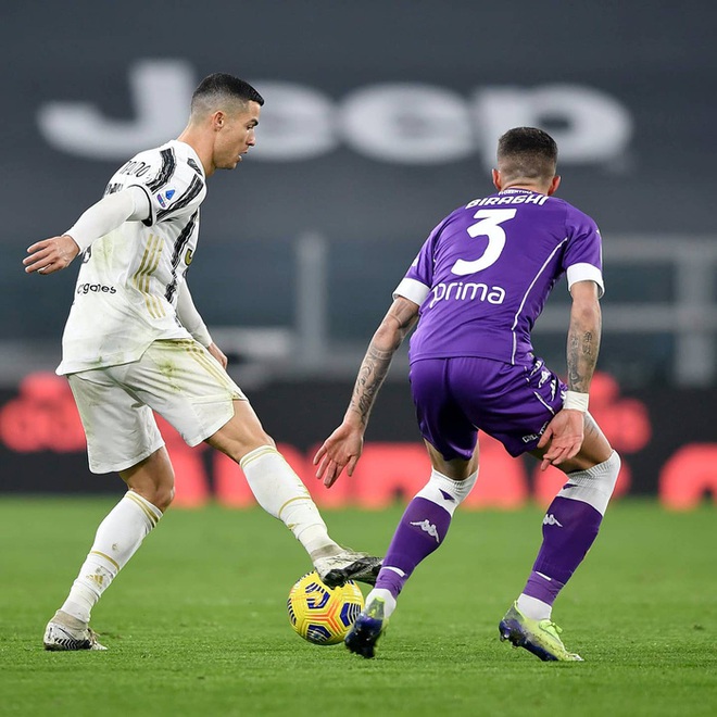 Ronaldo bất lực, Juventus thảm bại trong trận đấu cuối cùng của năm 2020 - Ảnh 1.