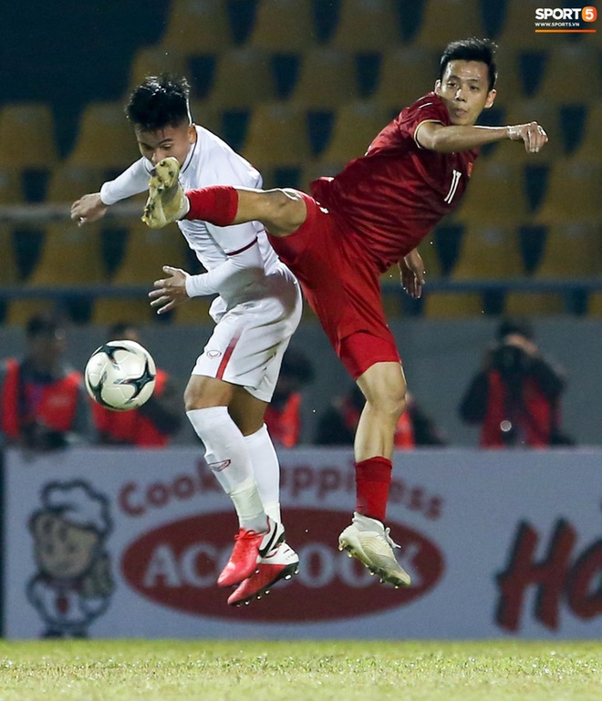 HLV Park Hang-seo hỏi ý kiến Văn Quyết trước khi xếp đội hình tuyển Việt Nam - Ảnh 2.