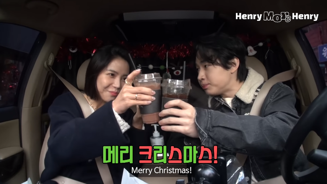 Hai idol Kpop mừng Giáng sinh mùa dịch kiểu: mở tiệc trên ô tô cho an toàn, phải xài ké đồ trang trí bên lề đường - Ảnh 6.
