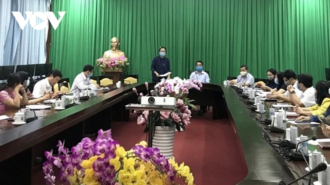 Nhiễm Covid-19 khi nhập cảnh tr&aacute;i ph&eacute;p: Vĩnh Long họp khẩn, truy t&igrave;m F1 - Ảnh 2.