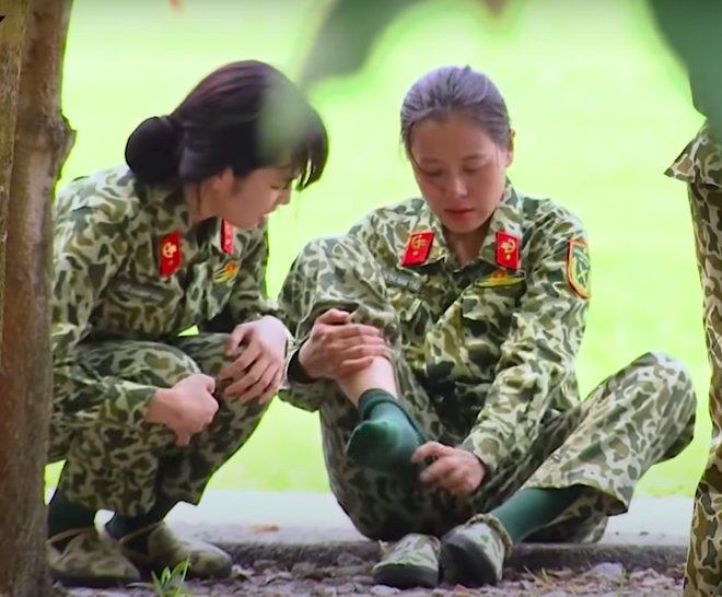 Ấm lòng với loạt khoảnh khắc Nam Thư cưng Khánh Vân hết nấc từ Sao Nhập Ngũ đến ngoài đời - Ảnh 4.