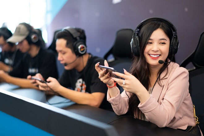 Dàn sao eSports đổ bộ sự kiện Free Fire All Star: ViruSs đọ súng với QTV, Bác Gấu ôm fan cực thân thiện - Ảnh 10.