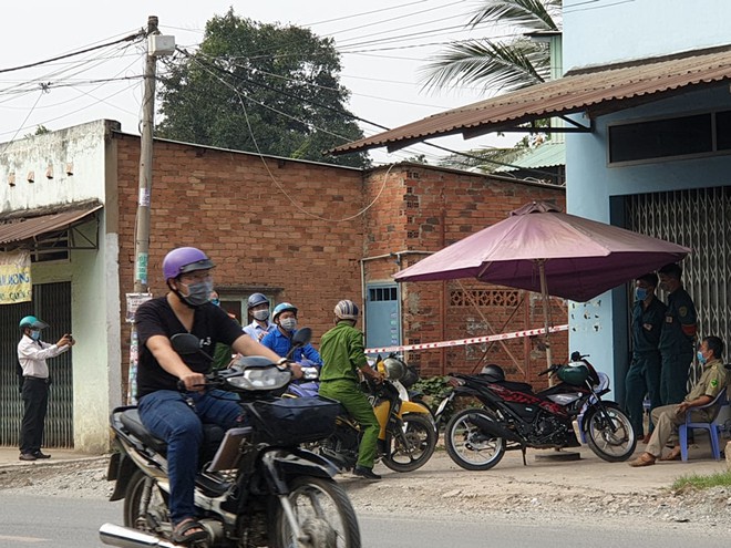 TP.HCM: Phong toả nơi ở và làm việc của người nhập cảnh trái phép cùng 2 ca mắc Covid-19 - Ảnh 2.