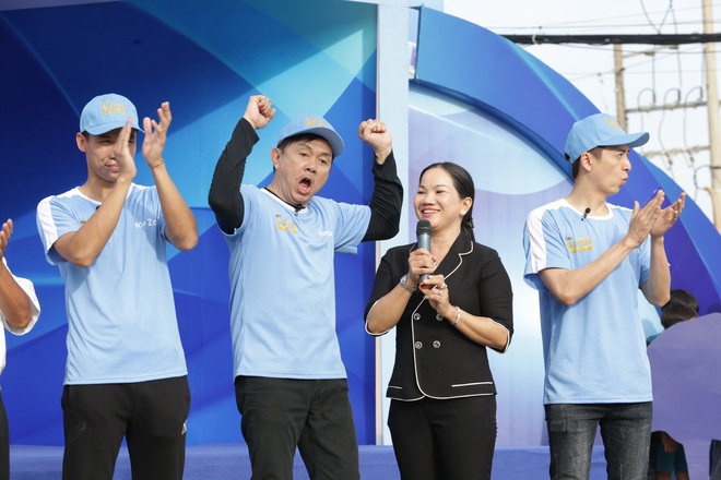 Việt Hương kh&oacute;c nấc khi nhắc đến cố NS Ch&iacute; T&agrave;i trong l&uacute;c quay show truyền h&igrave;nh - Ảnh 1.