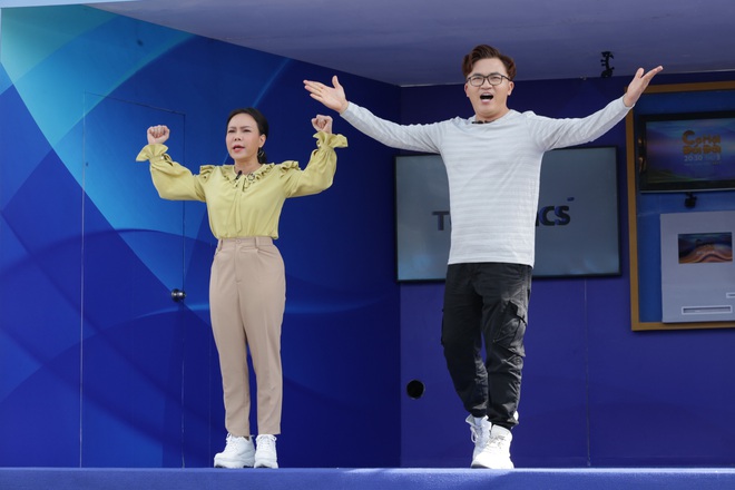 Việt Hương kh&oacute;c nấc khi nhắc đến cố NS Ch&iacute; T&agrave;i trong l&uacute;c quay show truyền h&igrave;nh - Ảnh 5.