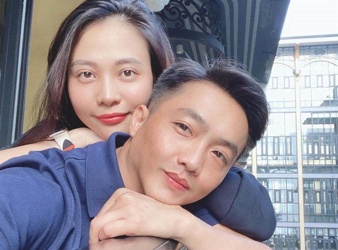 Từ ng&agrave;y lấy được vợ đẹp, Cường Đ&ocirc; La l&ecirc;n đời phong c&aacute;ch, ăn mặc chất lừ như thanh ni&ecirc;n chưa vợ - Ảnh 1.