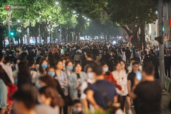 Hà Nội ra công điện khẩn: Tiếp tục dừng các hoạt động, sự kiện có tập trung đông người khi không cần thiết - Ảnh 1. Hà Nội ra công điện khẩn: Tiếp tục dừng các hoạt động, sự kiện có tập trung đông người khi không cần thiết - Ảnh 1.