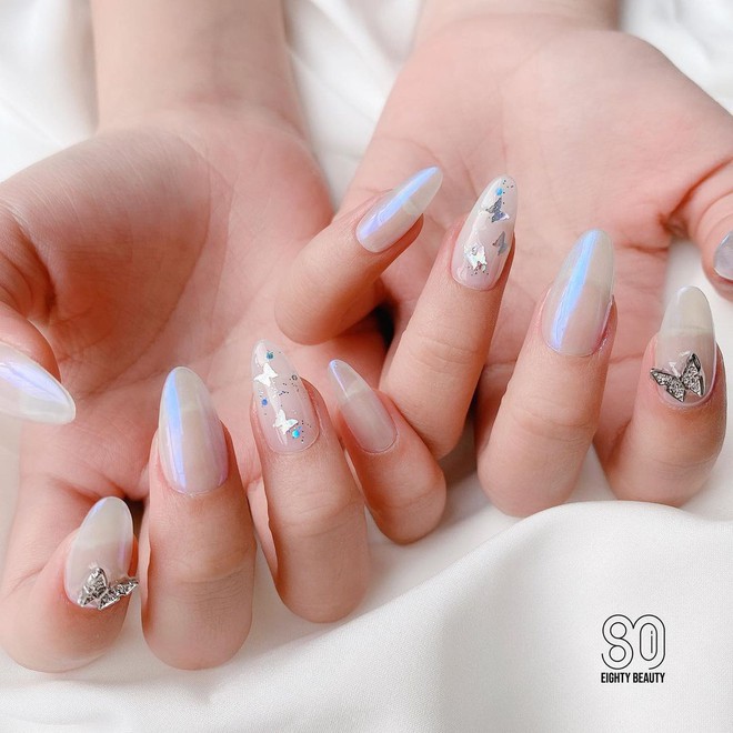 10 mẫu nail max xinh ở c&aacute;c tiệm l&uacute;c n&agrave;y, chị em diện đ&oacute;n năm mới l&agrave; chuẩn b&agrave;i - Ảnh 12.