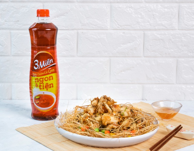 Trời se lạnh m&agrave; c&oacute; m&oacute;n ếch chui rơm th&igrave; cơm nh&agrave; n&agrave;o cũng r&ocirc;m rả - Ảnh 1.