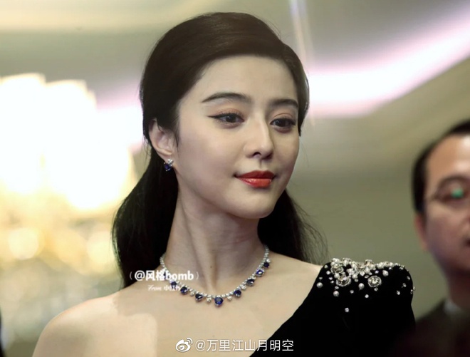 Ảnh sự kiện cũ của Phạm Băng Băng bất ngờ hot: Cận cảnh visual th&igrave; ho&agrave;n hảo, lộ lu&ocirc;n khuyết điểm trong g&oacute;c nghi&ecirc;ng - Ảnh 5.