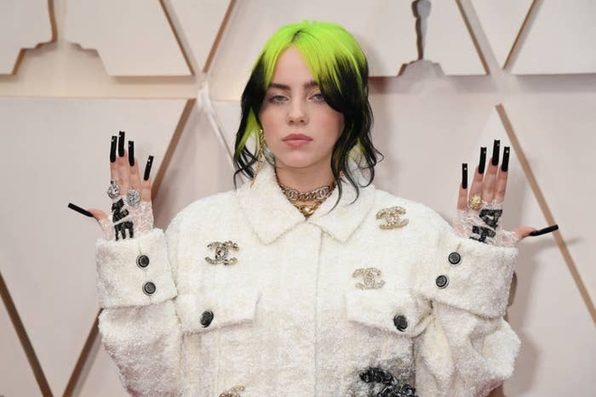 Billie Eilish mất 100.000 followers chỉ sau 1 đêm vì đăng ảnh nude nhạy cảm, phản ứng sau đó còn gây xôn xao hơn - Ảnh 3.