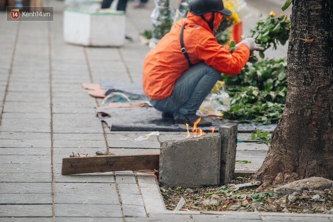 Không khí lạnh đặc biệt tràn về, nền nhiệt giảm gần 10 độ, người Hà Nội xuýt xoa: &quot;Hôm qua nắng rực rỡ, nay đã cảm nhận rõ cái lạnh rồi&quot; - Ảnh 10.