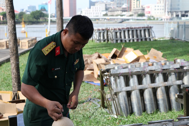 Cận cảnh trận địa pháo hoa &quot;khủng&quot; nhất TP.HCM, sẵn sàng chào năm mới 2021 - Ảnh 8.