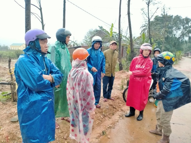 H&agrave;ng trăm người băng rừng t&igrave;m cụ &ocirc;ng 71 tuổi bị mất t&iacute;ch - Ảnh 1.