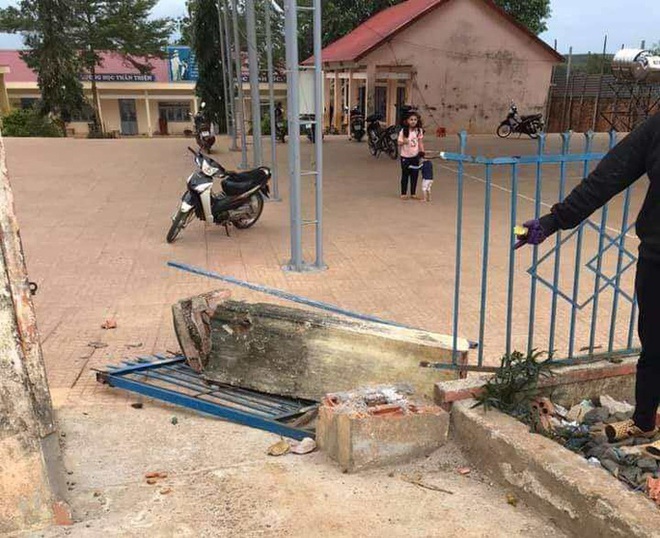 Chủ tịch UBND tỉnh chỉ đạo n&oacute;ng vụ sập cổng trường đ&egrave; chết học sinh - Ảnh 1.