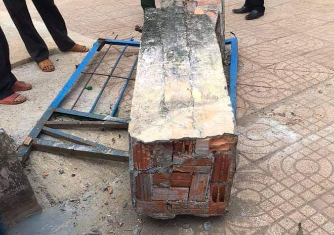Chủ tịch UBND tỉnh chỉ đạo n&oacute;ng vụ sập cổng trường đ&egrave; chết học sinh - Ảnh 2.